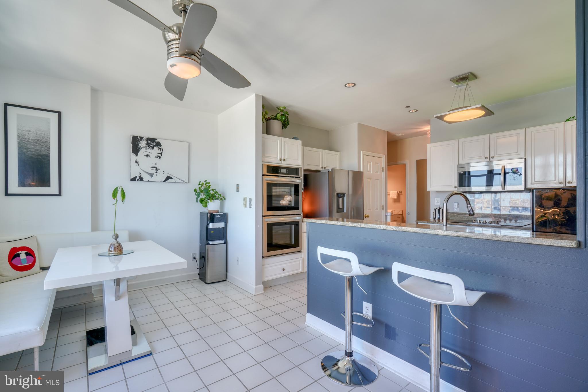 100 Harborview DRIVE Unit: 2209