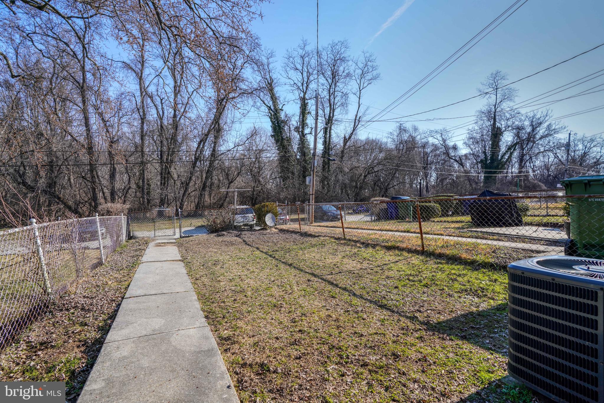 1045 Cooks Ln