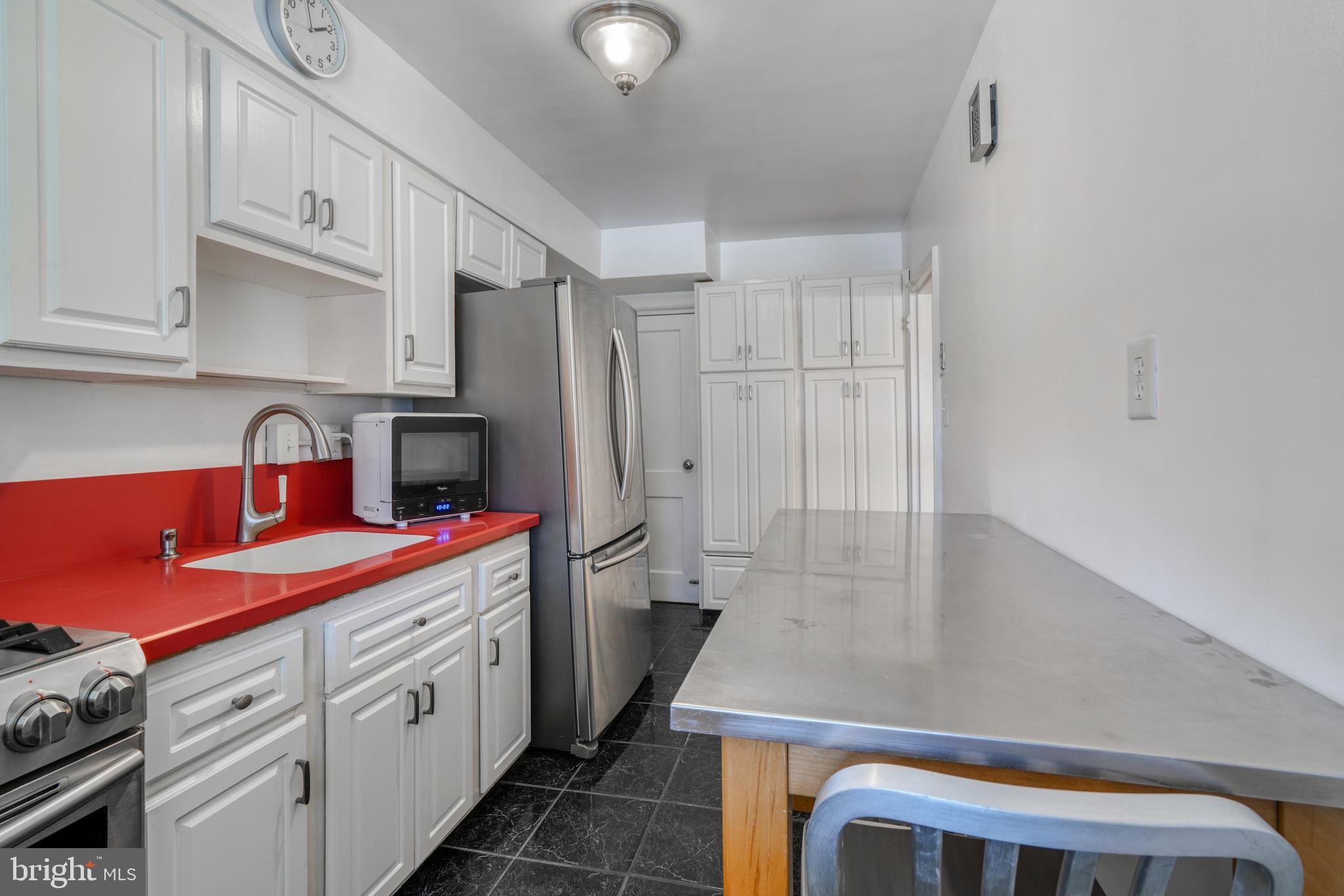 1045 Cooks Ln