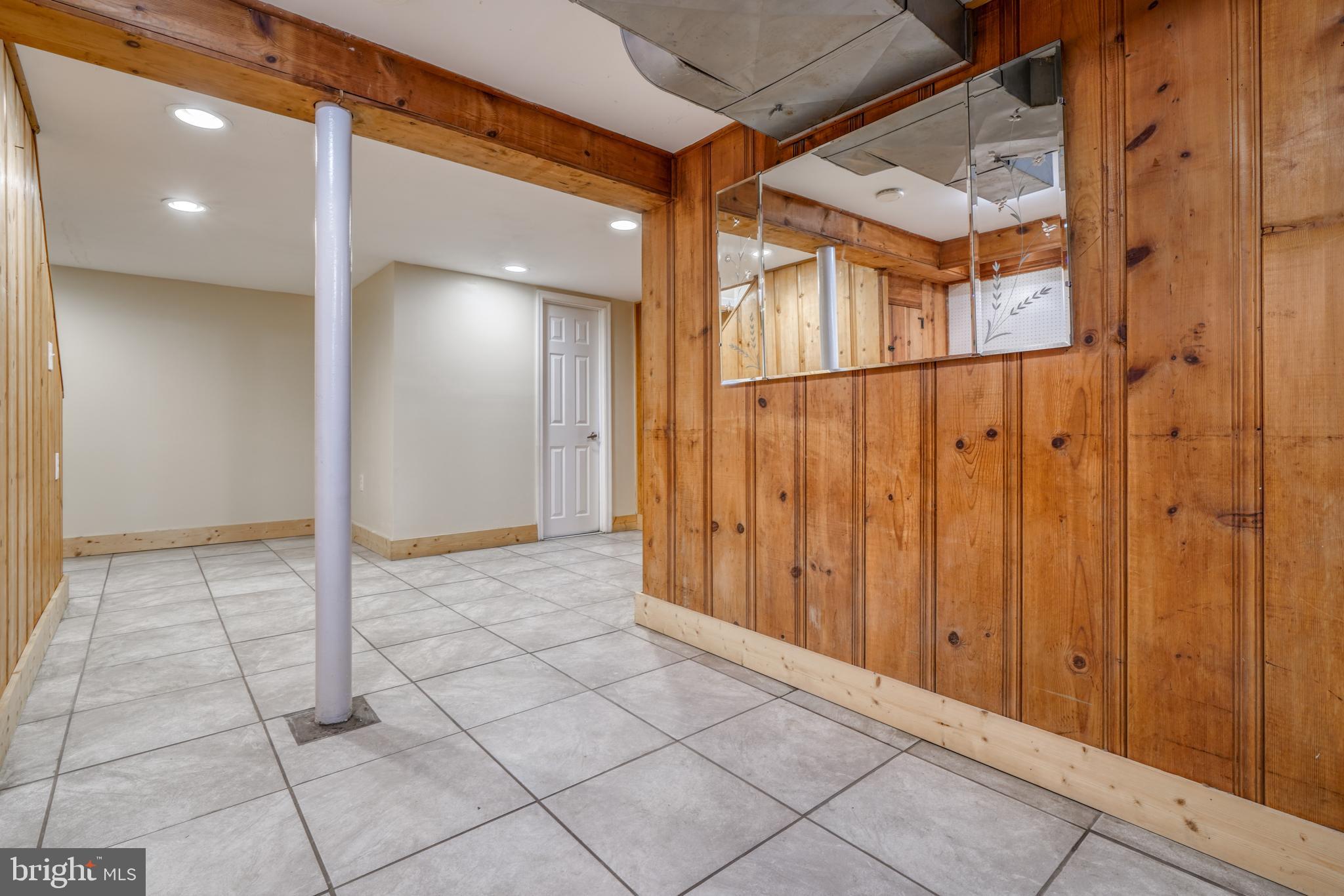 1045 Cooks Ln