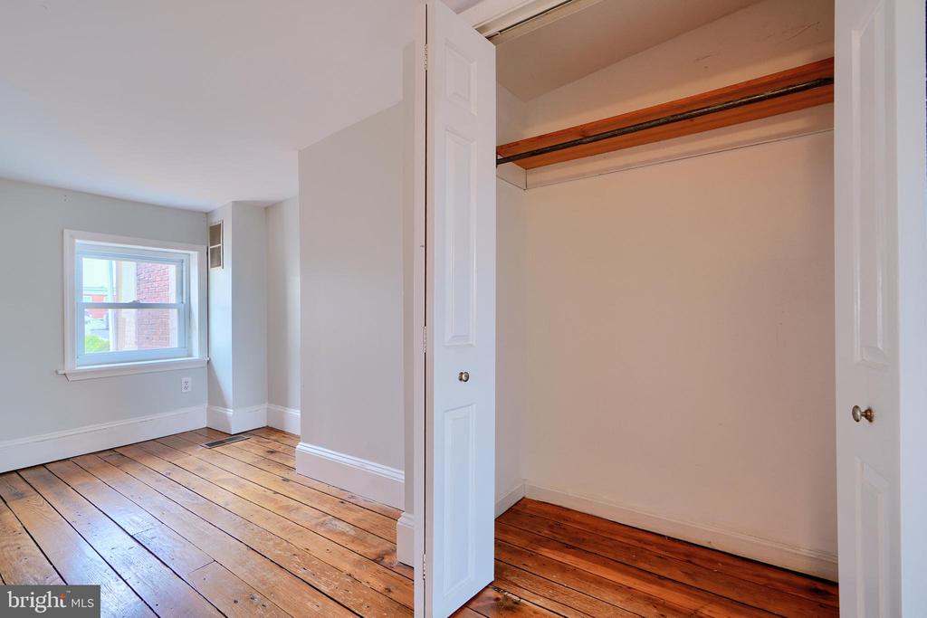 1239 William St