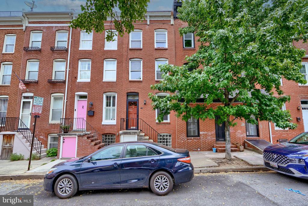 1239 William St
