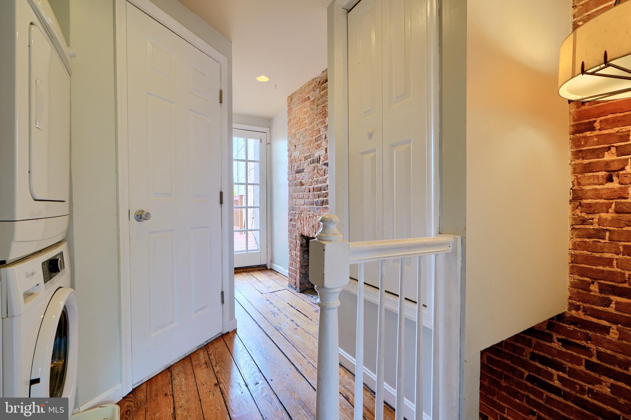 1239 William St
