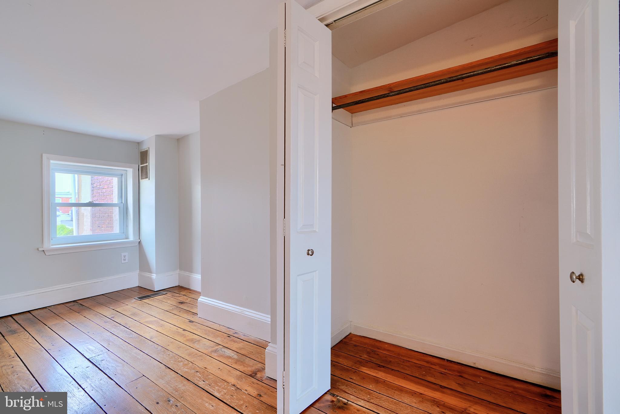 1239 William St