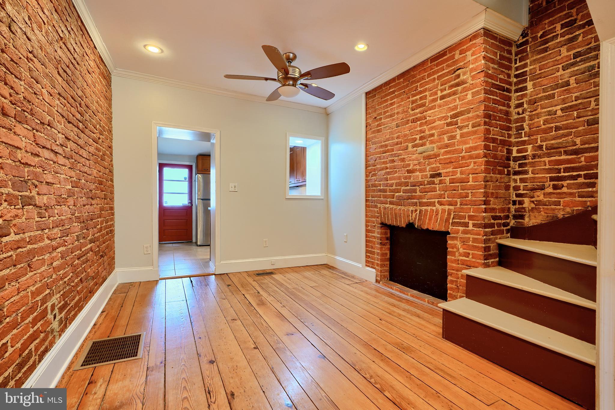1239 William St