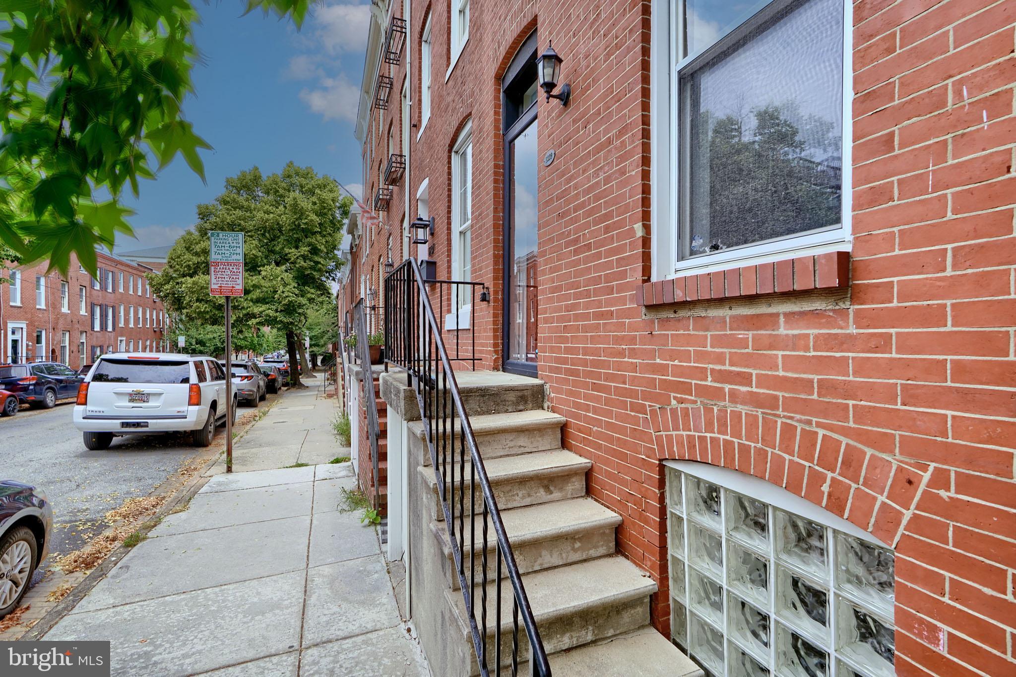 1239 William St