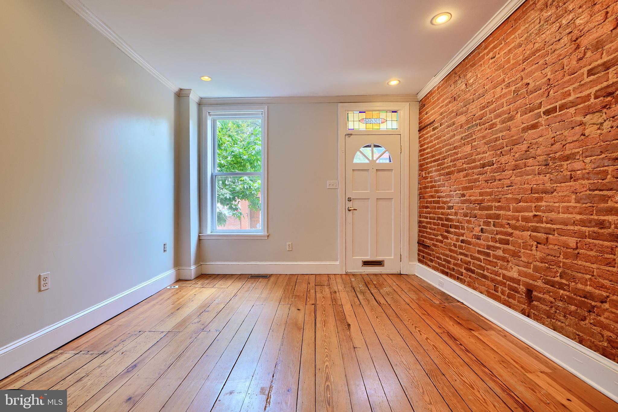 1239 William St
