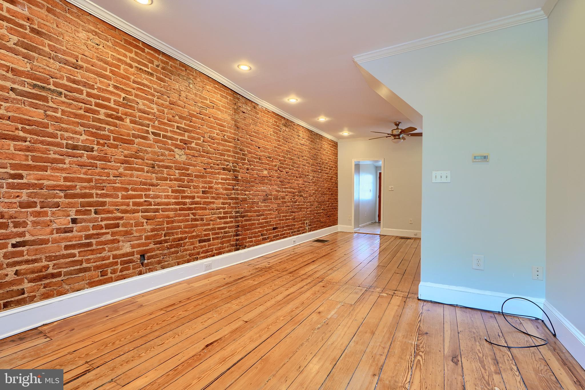 1239 William St