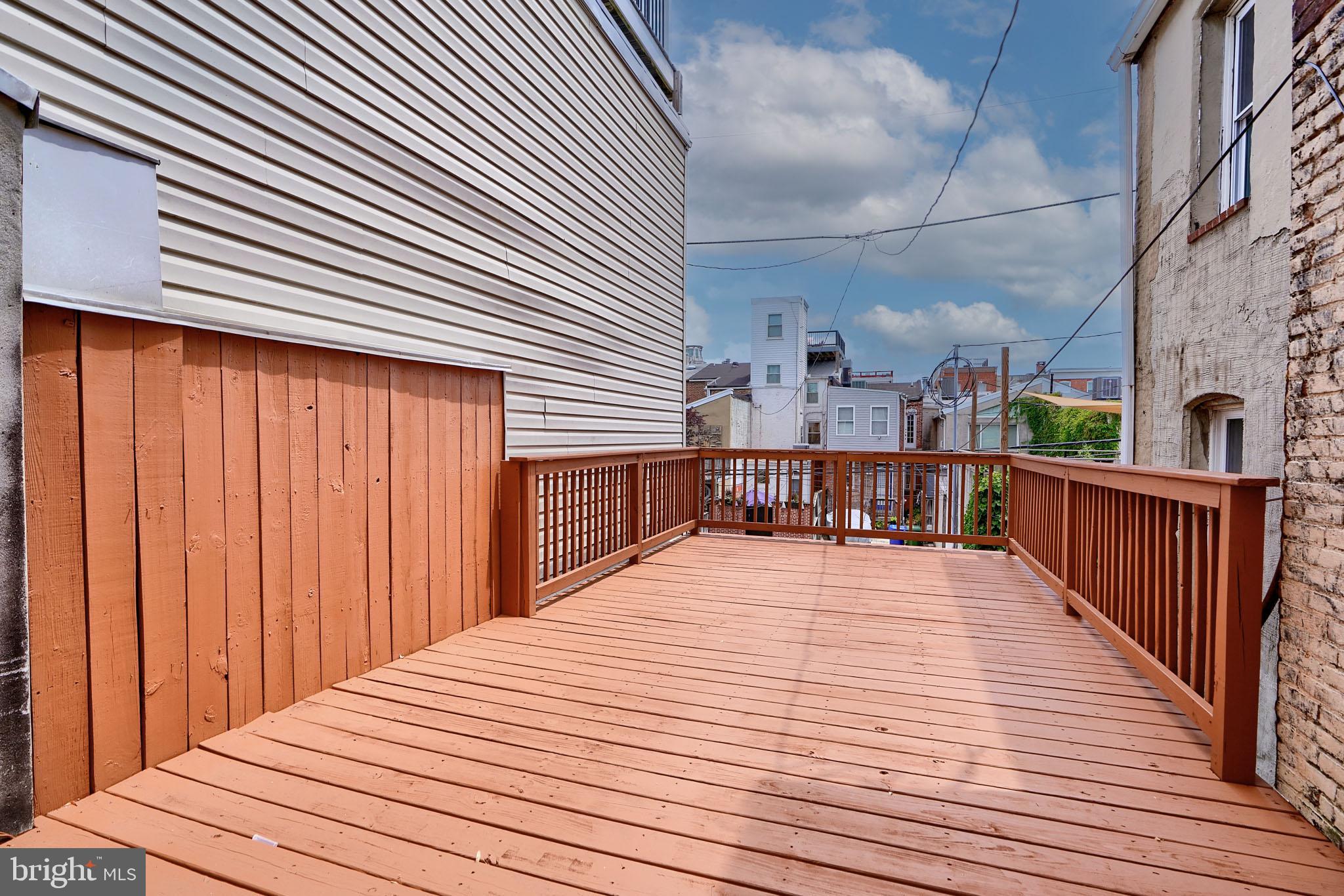 1239 William St