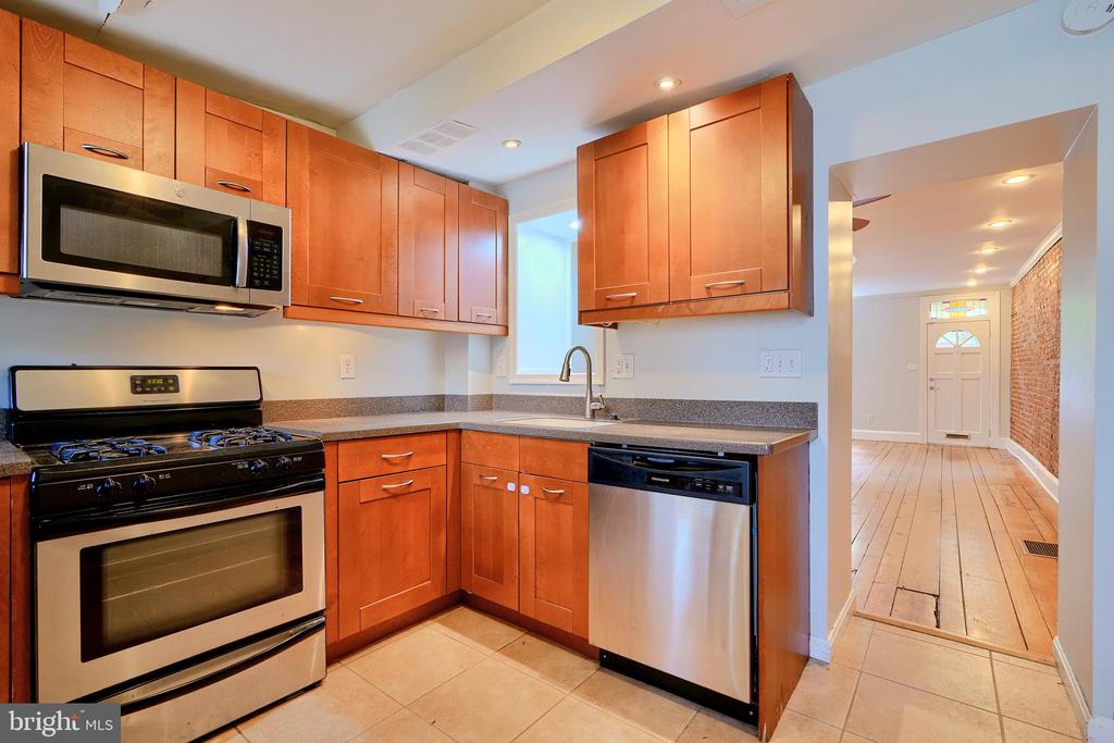 1239 William St