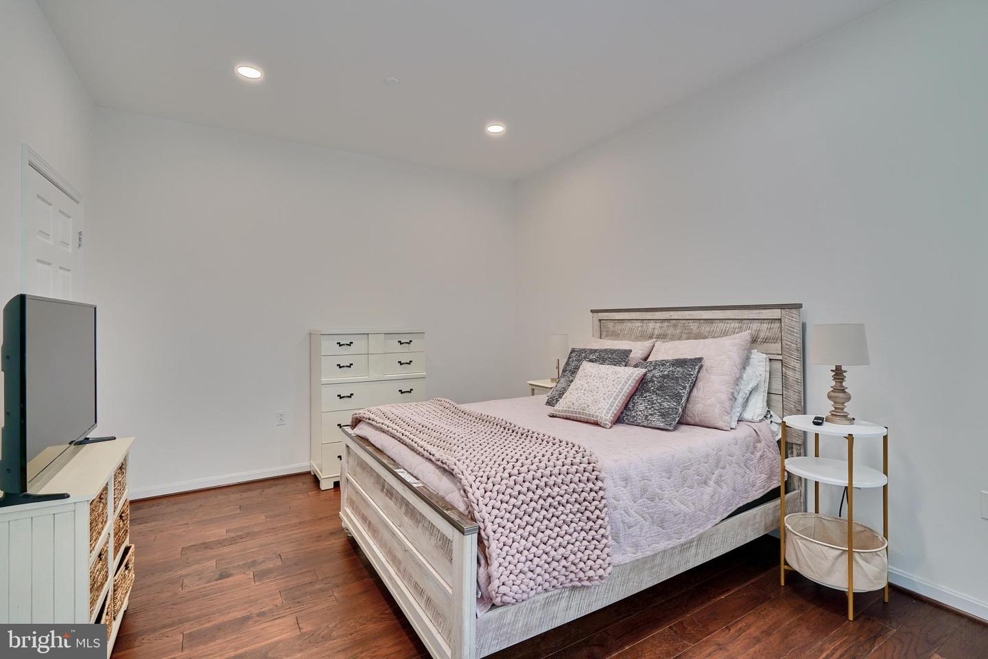 23 Pierside Dr #T16