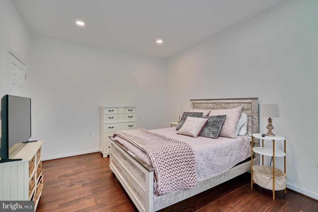 23 Pierside Dr #T16