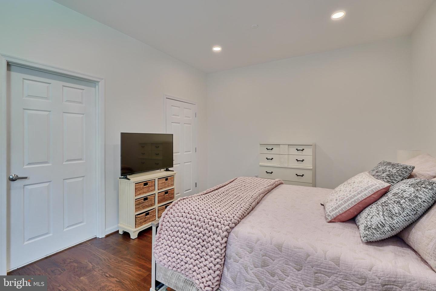 23 Pierside Dr #T16