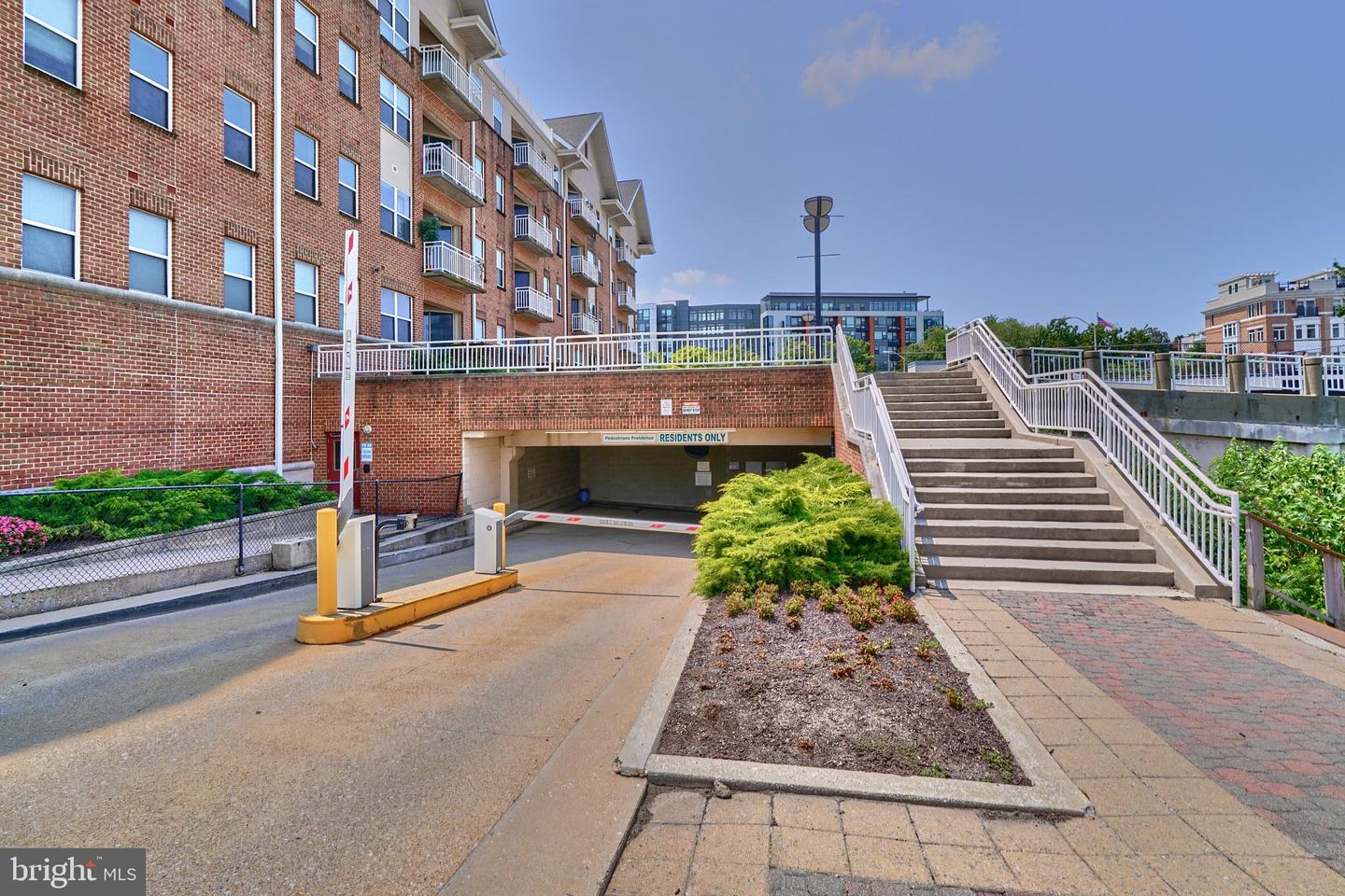 23 Pierside Dr #T16