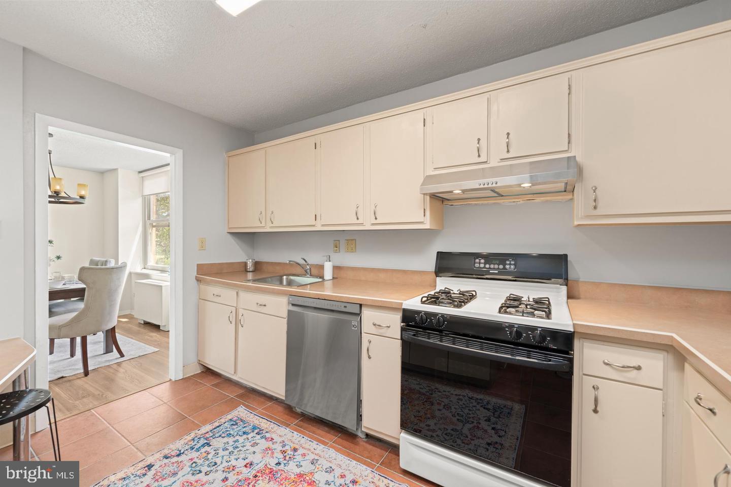 4401 ROLAND AVE #115