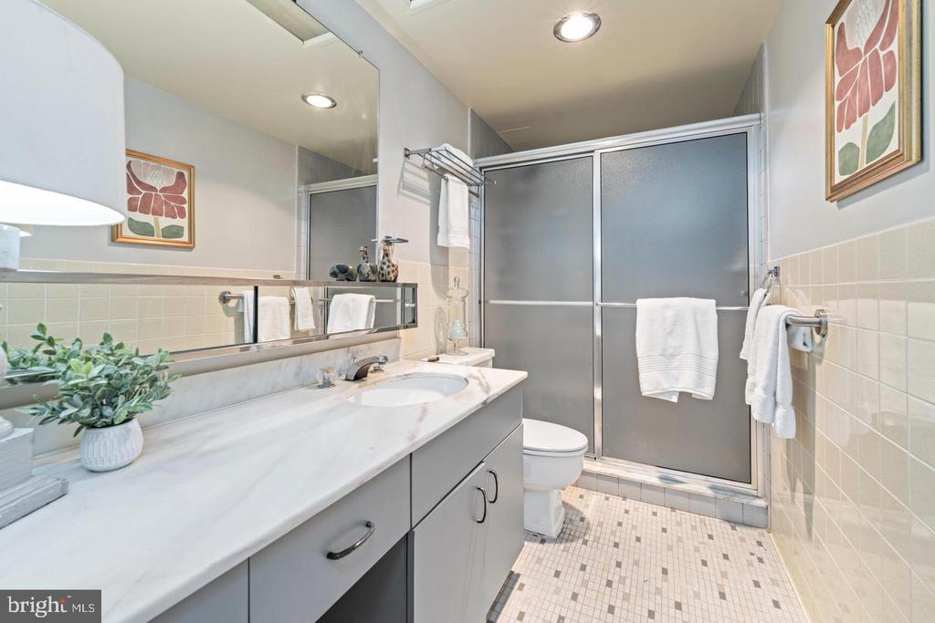 4401 ROLAND AVE #115