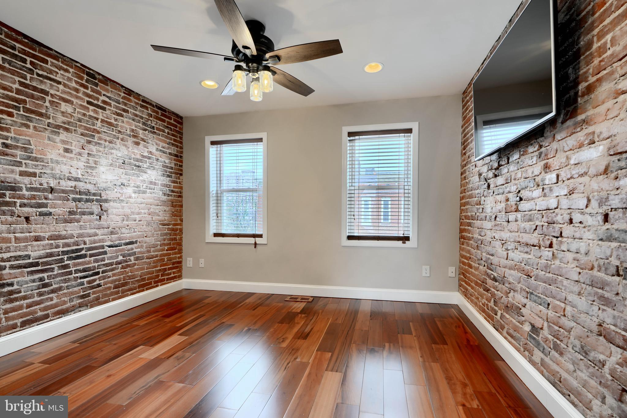 1252-1/2 Riverside Ave