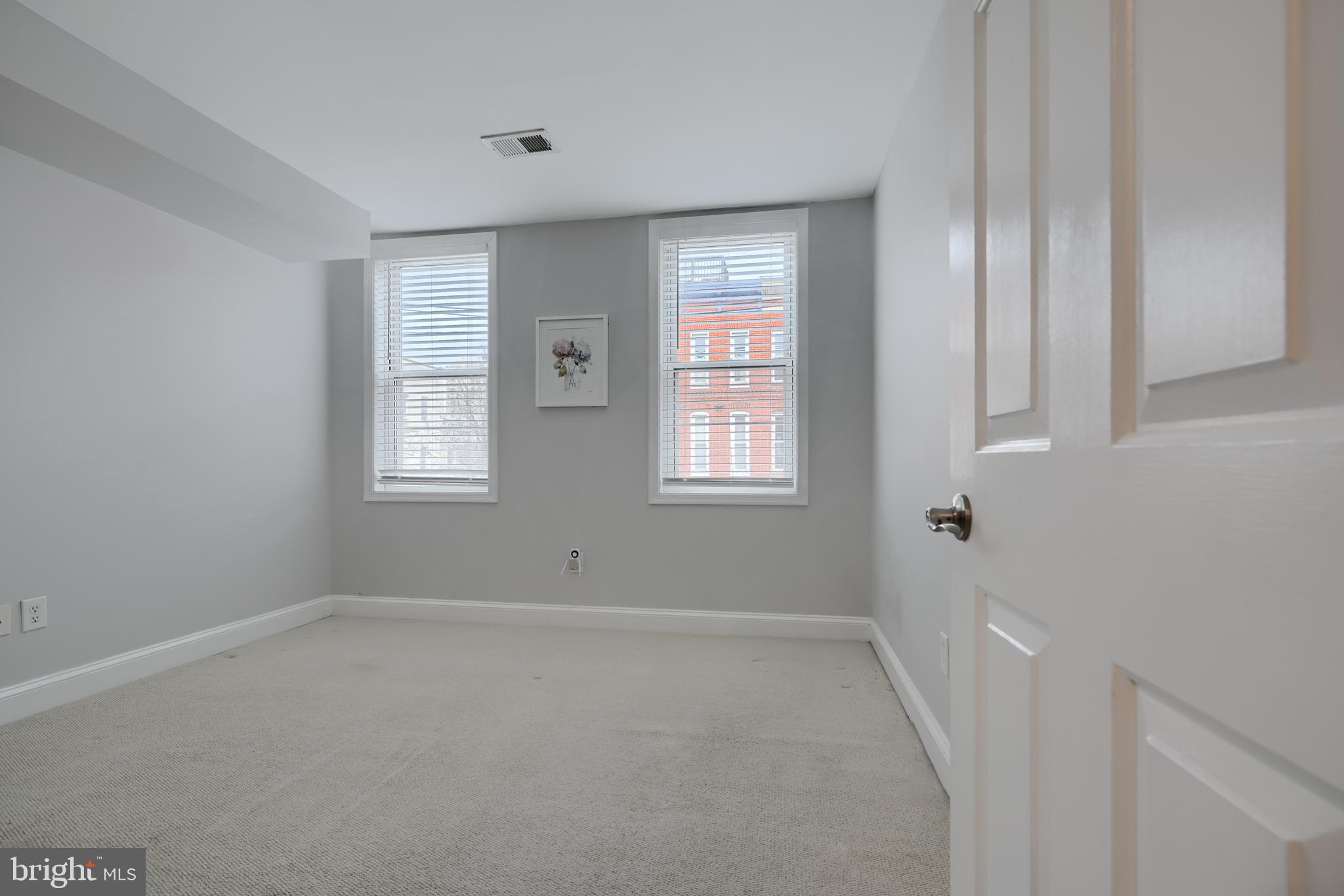 1252-1/2 Riverside Ave