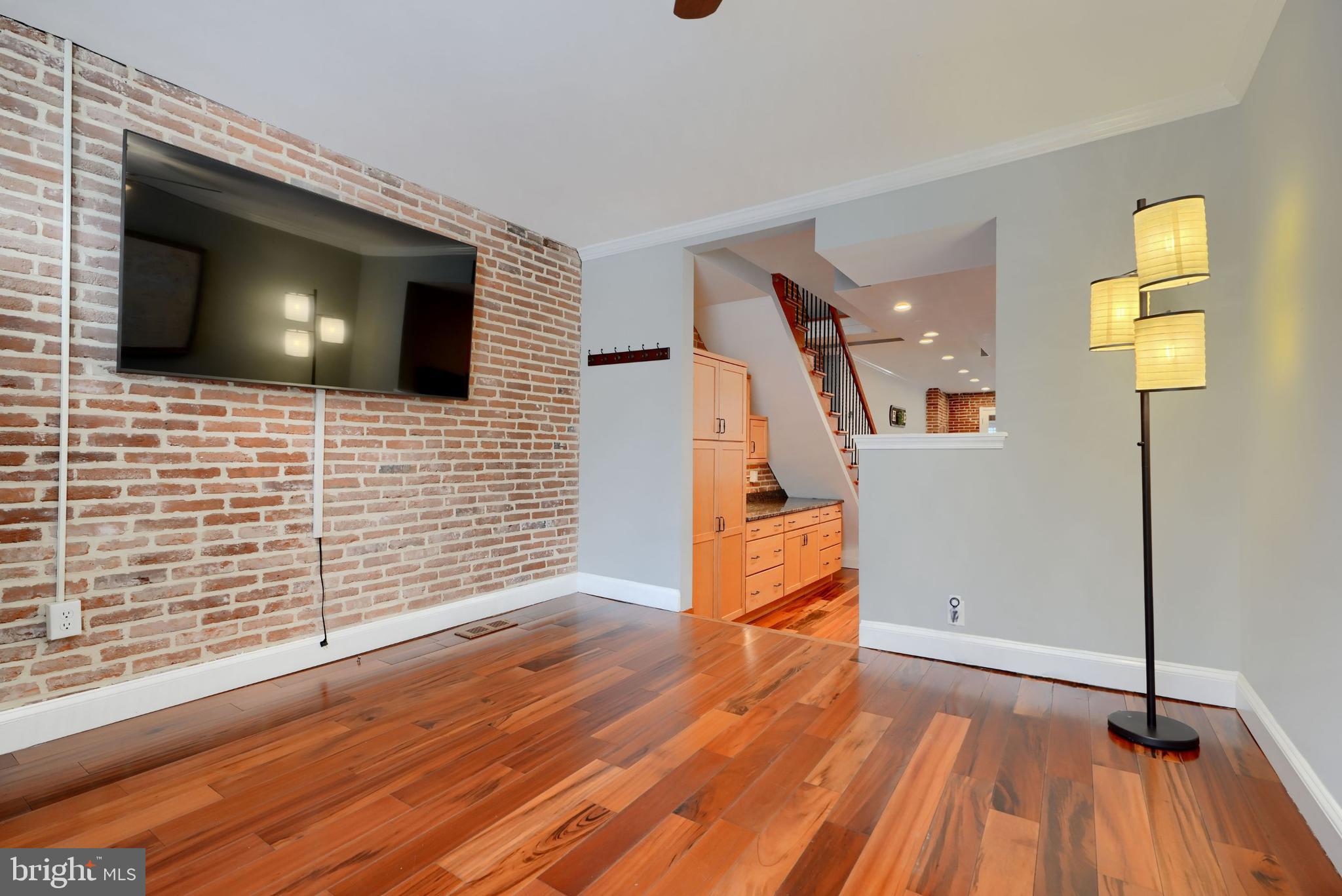 1252-1/2 Riverside Ave