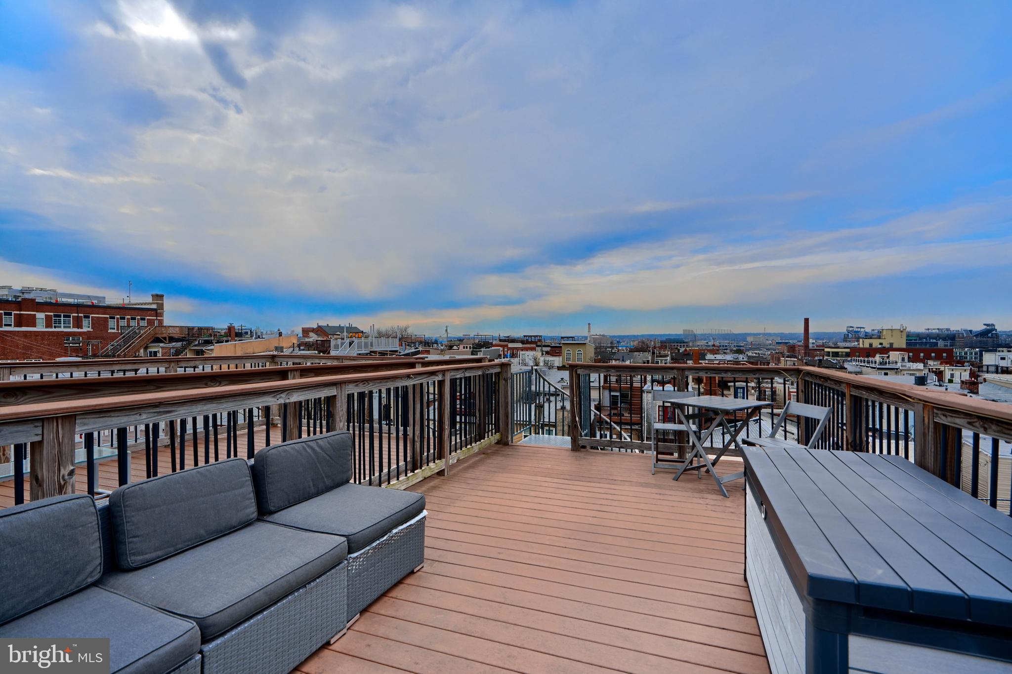 1252-1/2 Riverside Ave