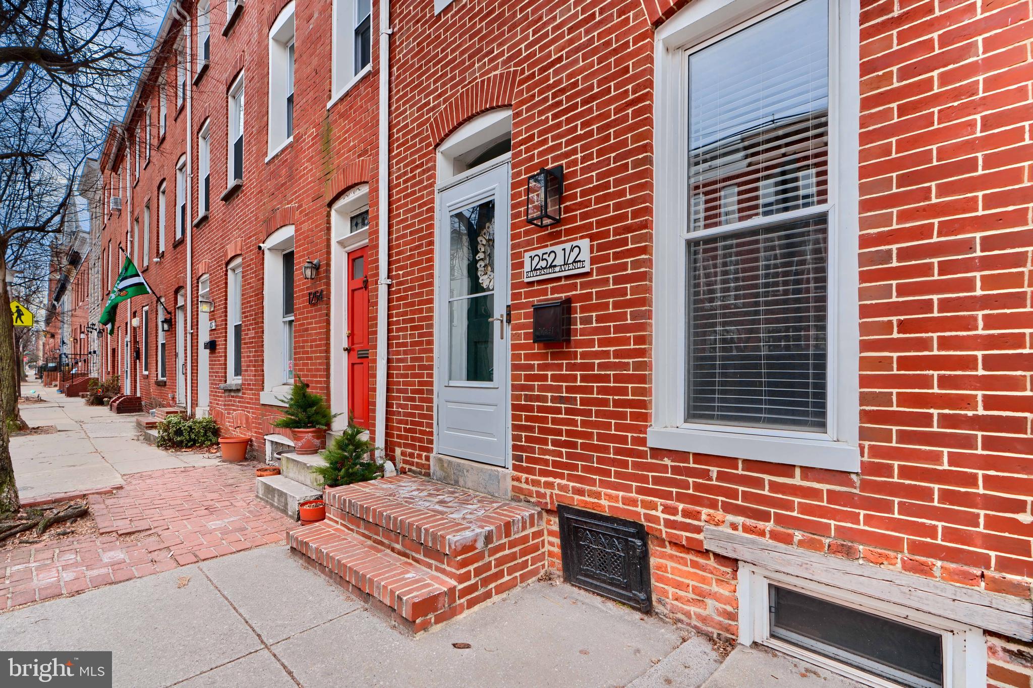 1252-1/2 Riverside Ave