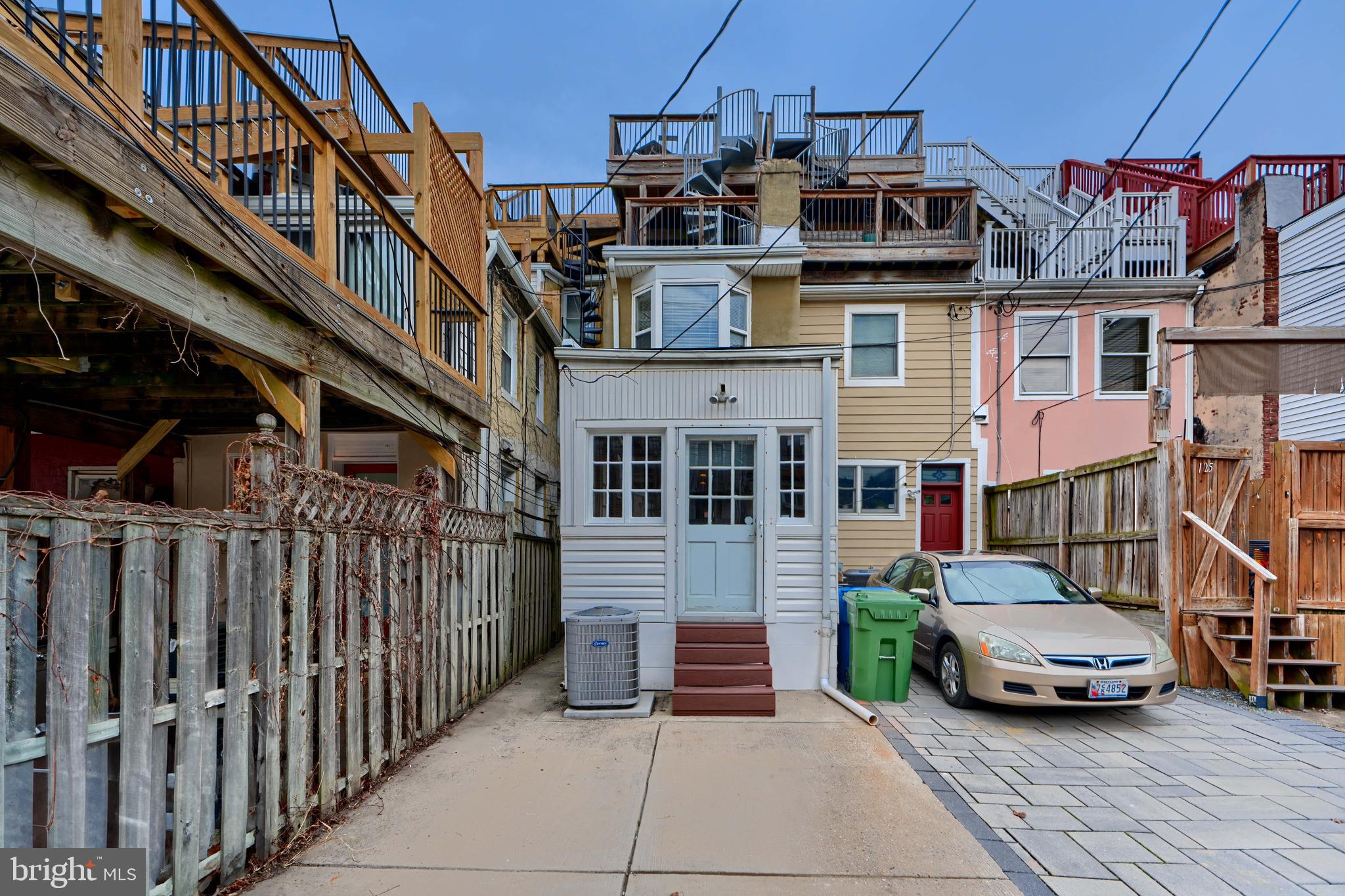 1252-1/2 Riverside Ave