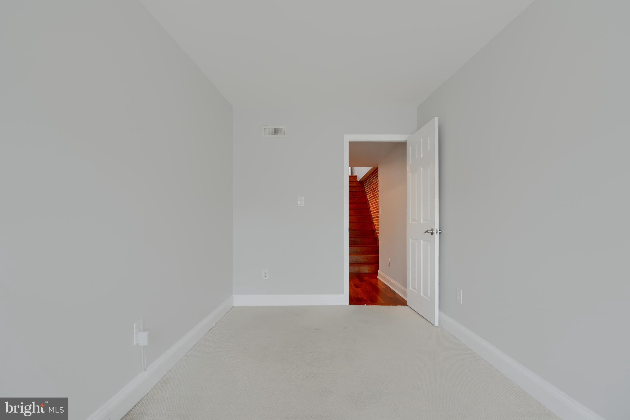 1252-1/2 Riverside Ave