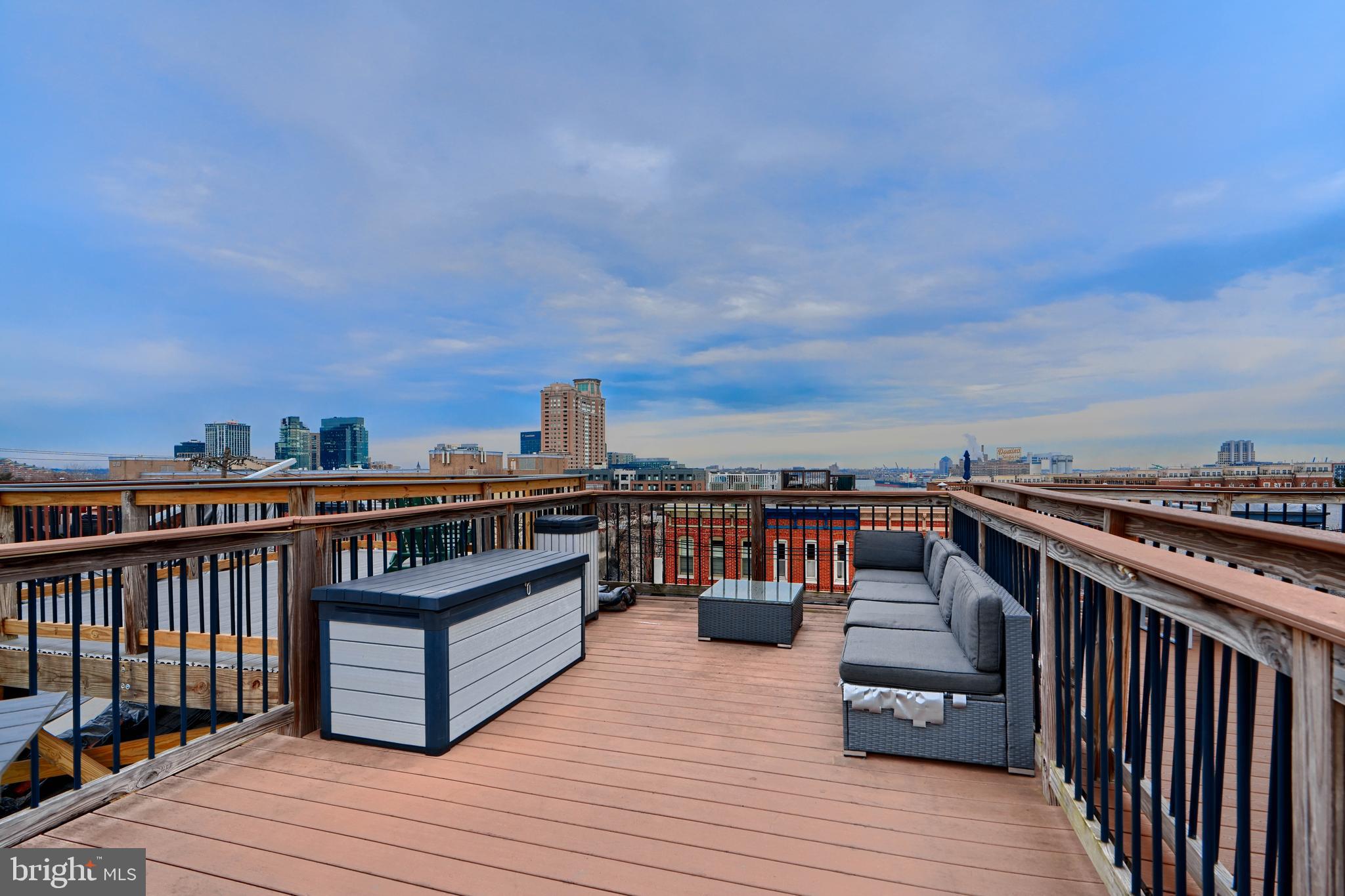 1252-1/2 Riverside Ave