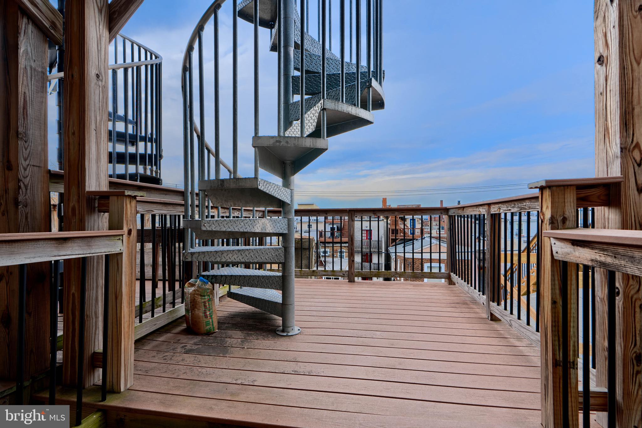 1252-1/2 Riverside Ave