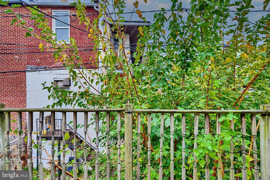 231-1/2 S Madeira St