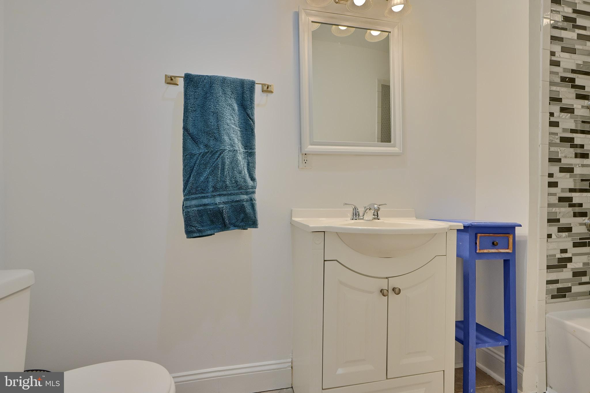 231-1/2 S Madeira St