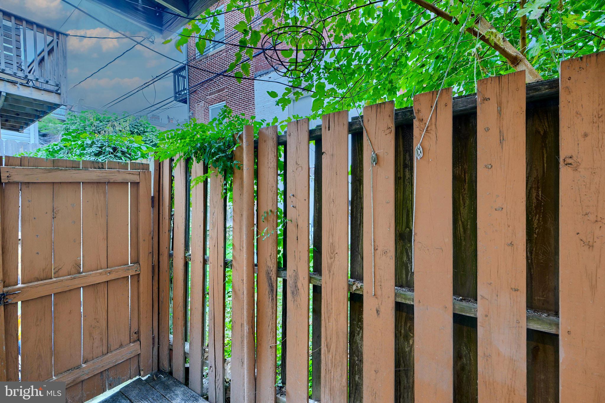 231-1/2 S Madeira St