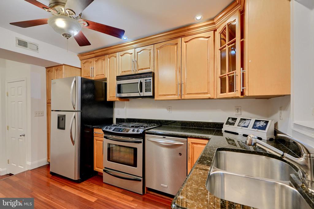 231-1/2 S Madeira St