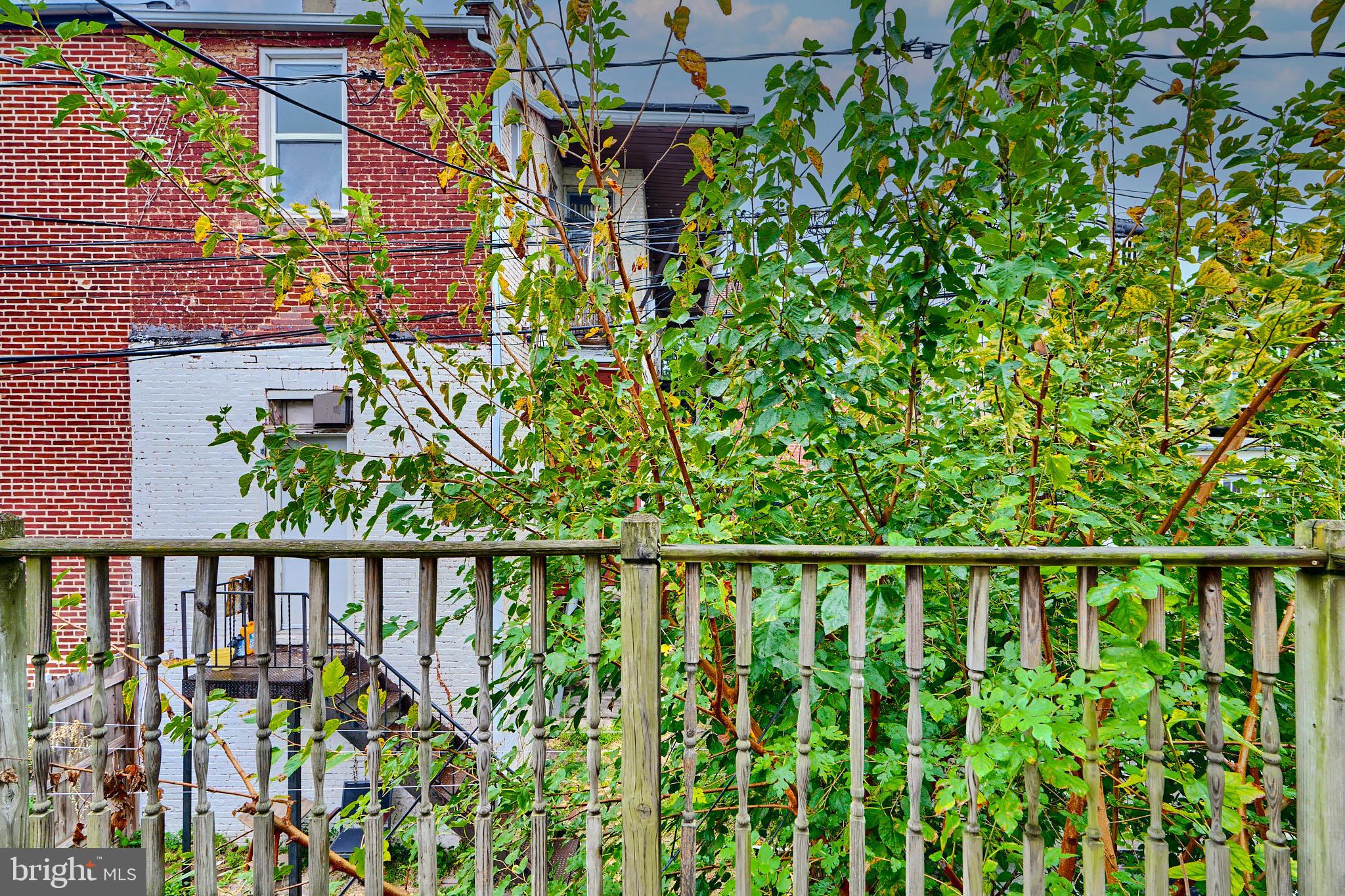 231-1/2 S Madeira St