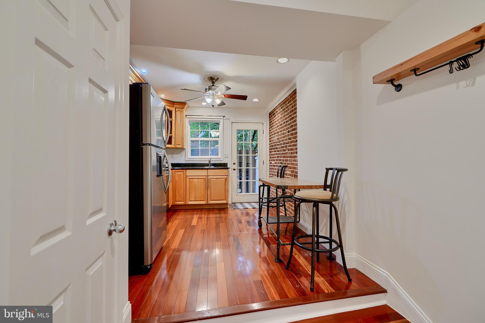 231-1/2 S Madeira St