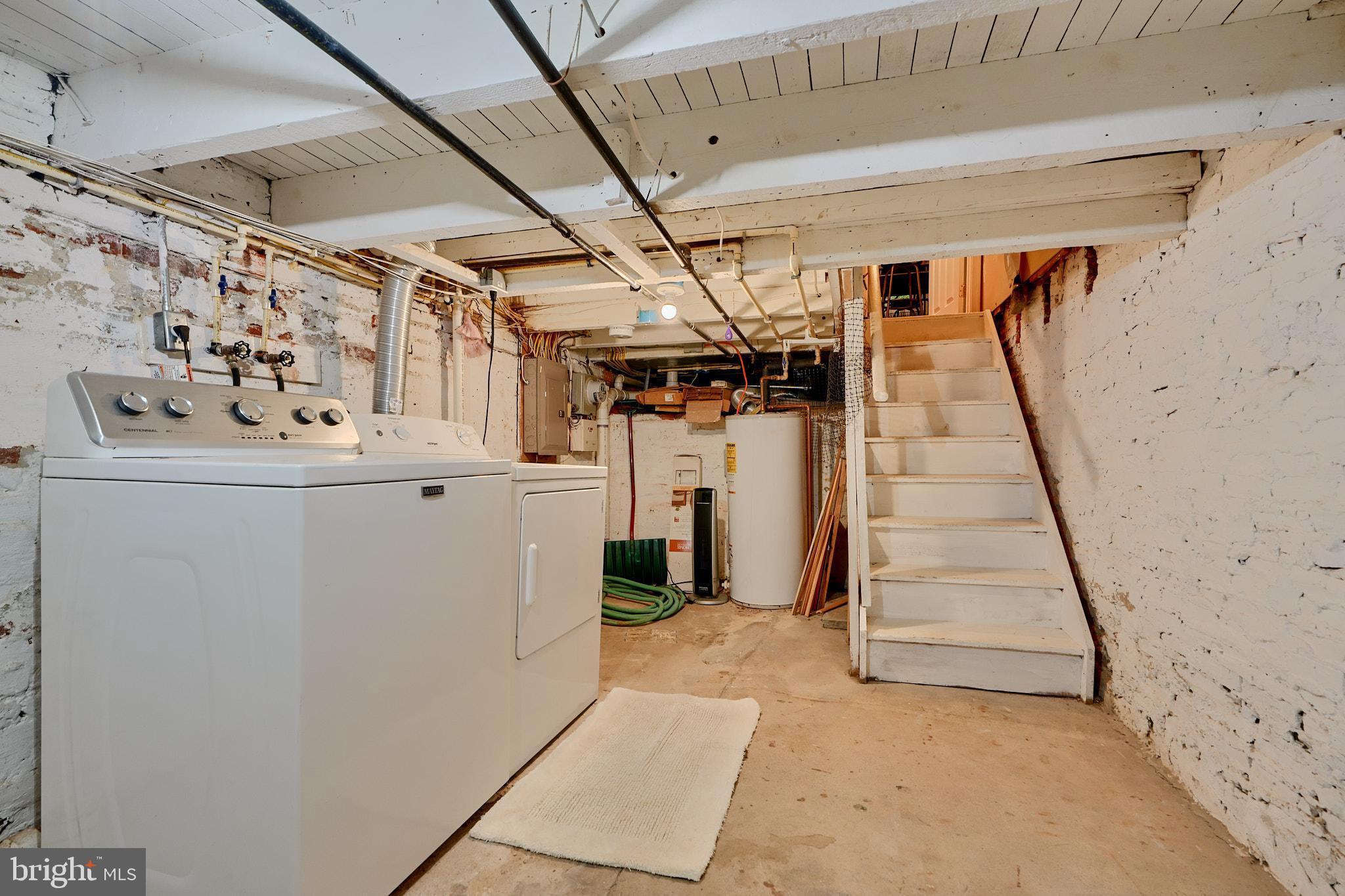 231-1/2 S Madeira St