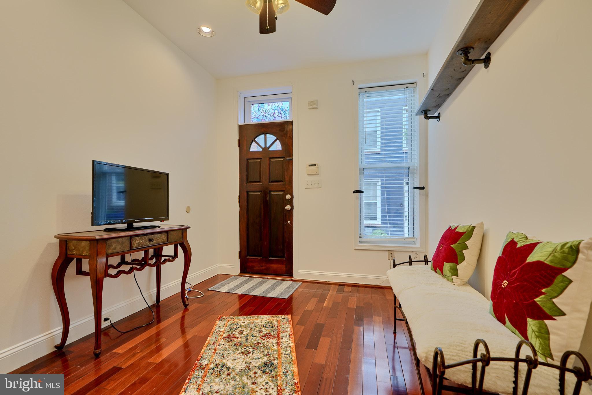 231-1/2 S Madeira St