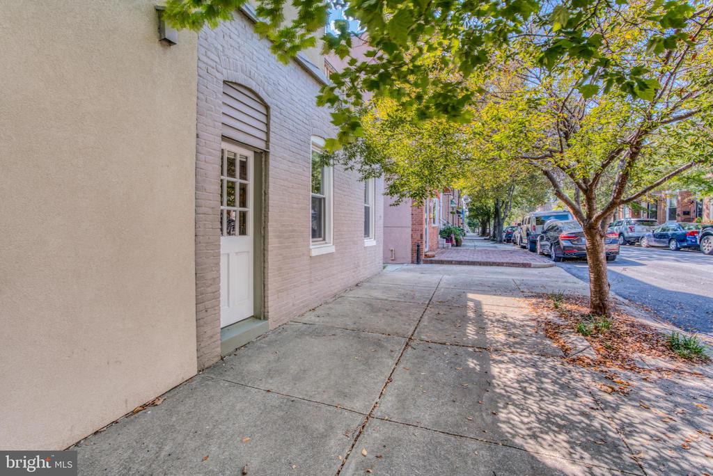 525 E Fort Ave