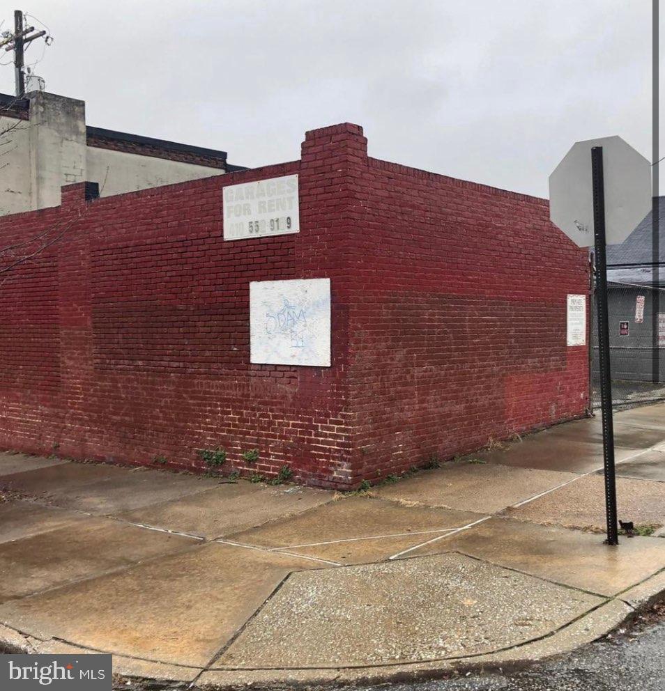 3202 E Lombard St