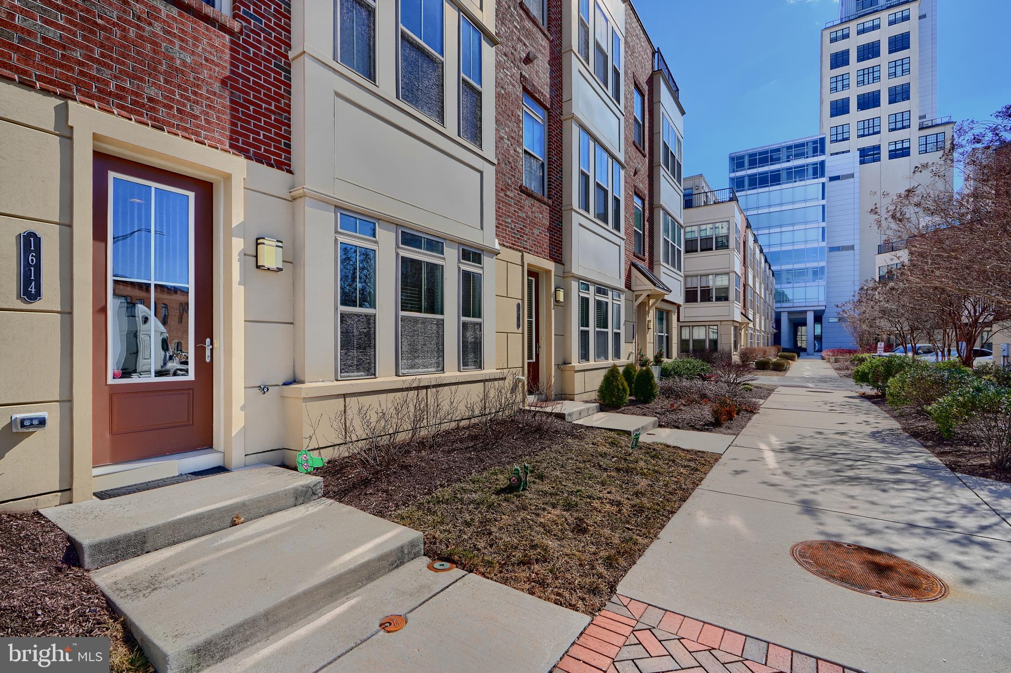 1614 Rampart Mews