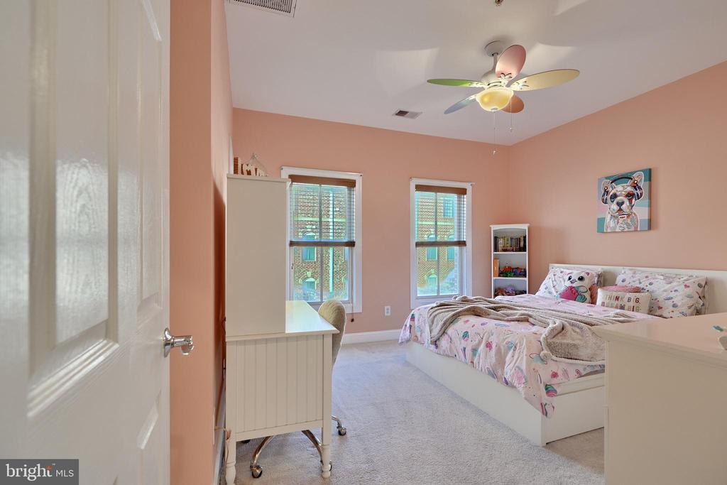 2607 Lighthouse Ln