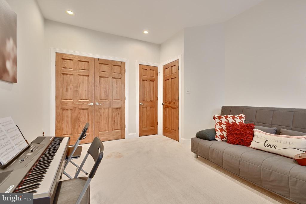 2607 Lighthouse Ln