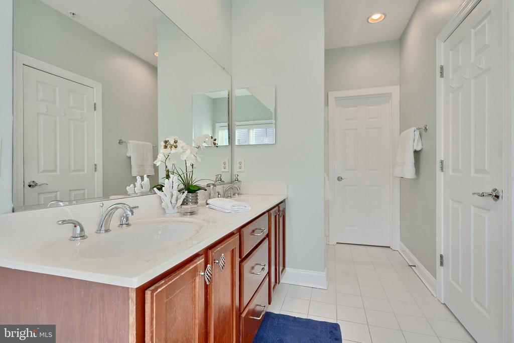 2607 Lighthouse Ln