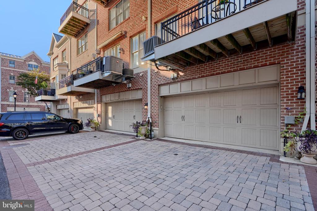 2607 Lighthouse Ln