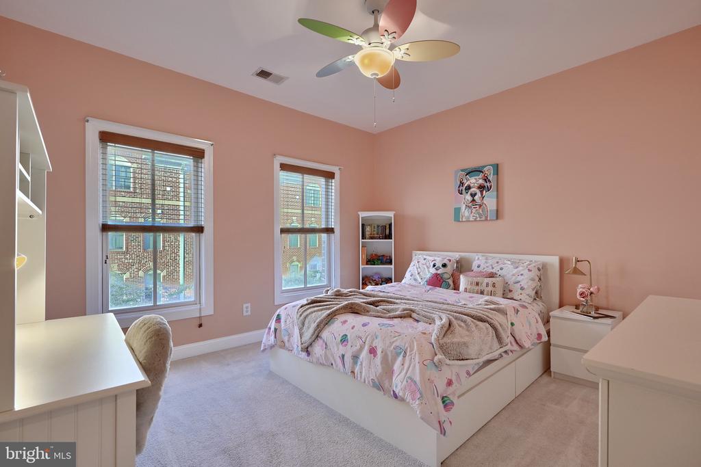 2607 Lighthouse Ln