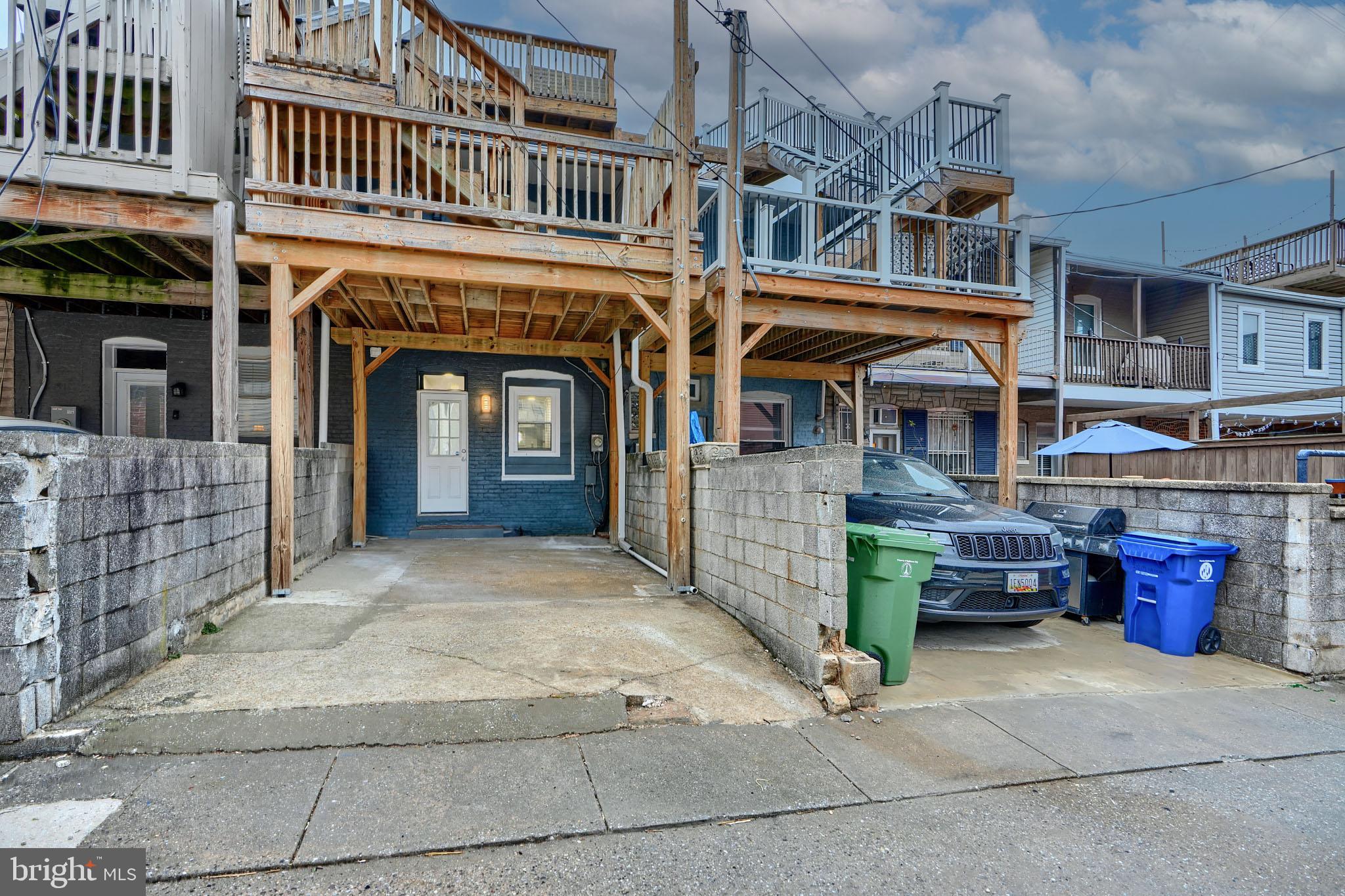 3817 Hudson St