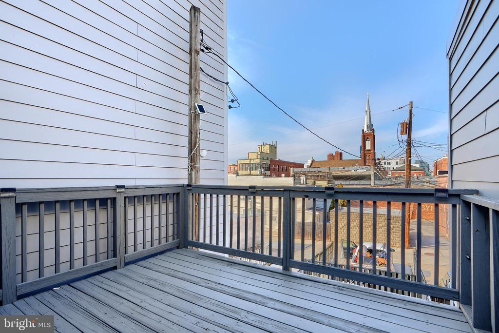 128 E Ostend St