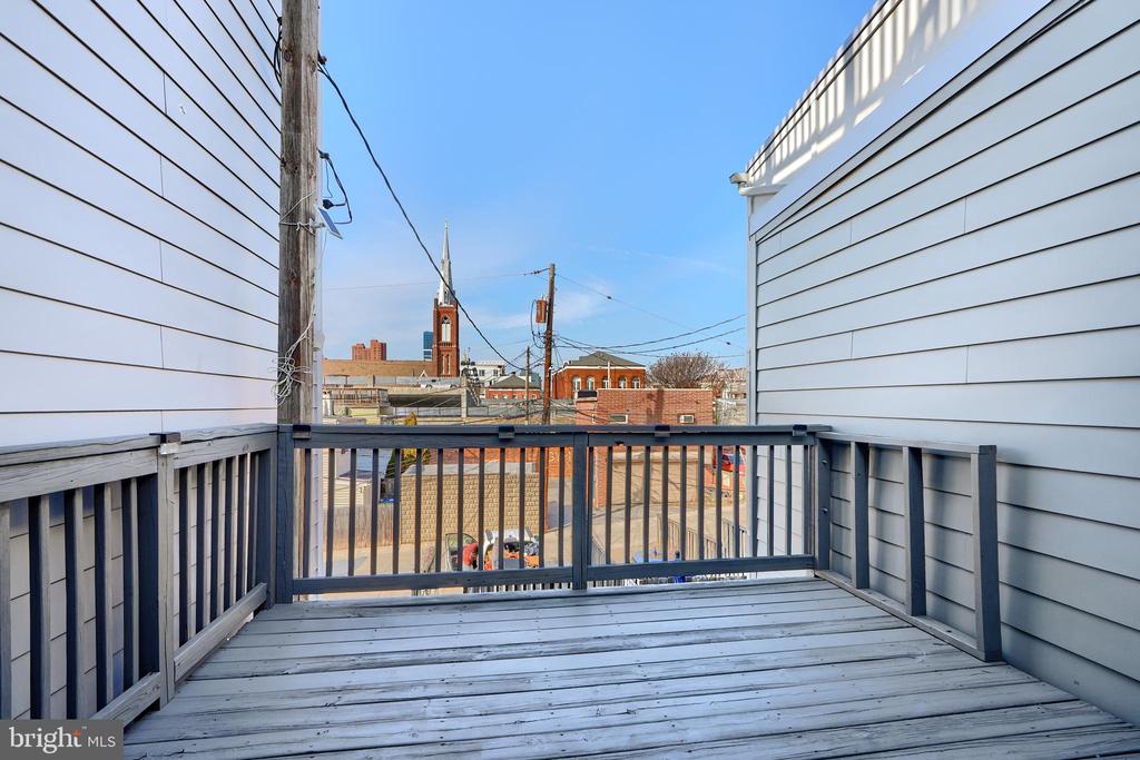128 E Ostend St