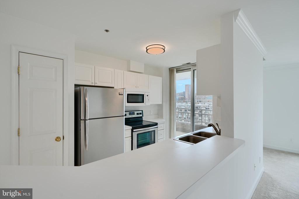 100 Harborview Dr #609