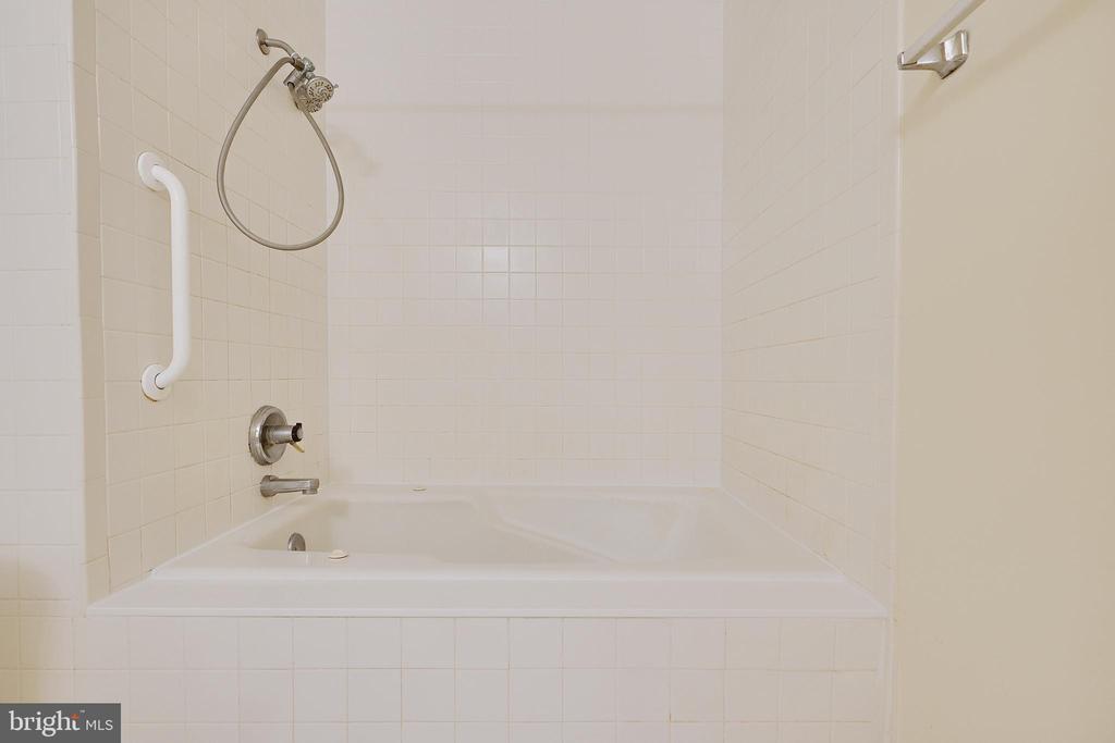 100 Harborview Dr #609